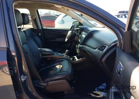 2018 Dodge Journey Crossroad z USA, uszkodzony, nr VIN 3C4PDCGG7JT158380